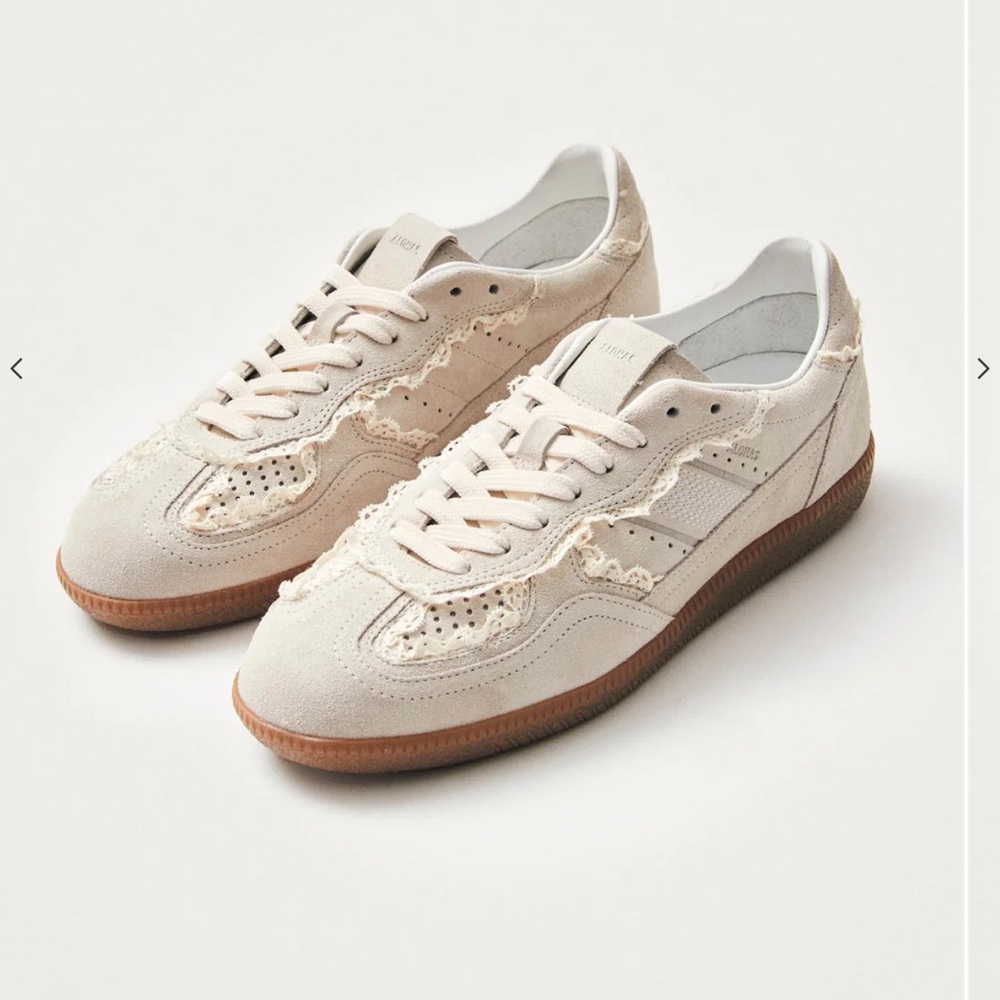NEW Alohas Cream Sneakers